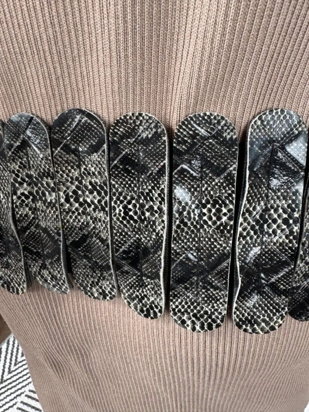 Wide Black & Gray Snake Print Elastic Belt With Silver Buckle Accent Size 2X Str
